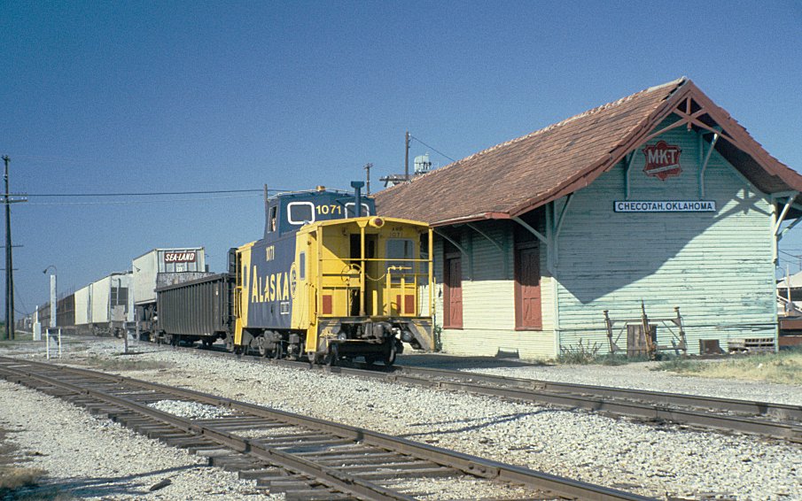 Alaska Caboose on 101 - 1980 okcheco306c