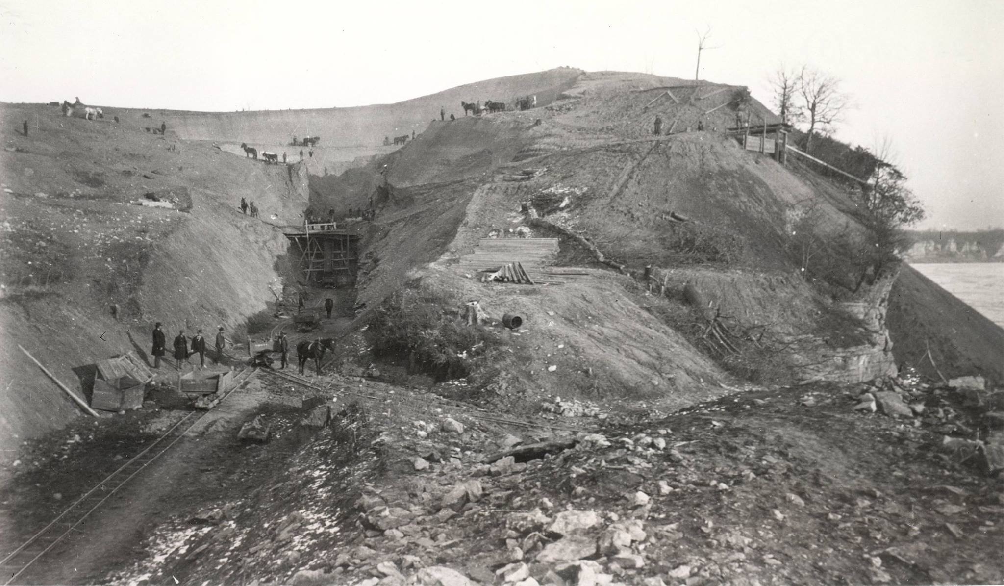 Building Rochport Tunnel