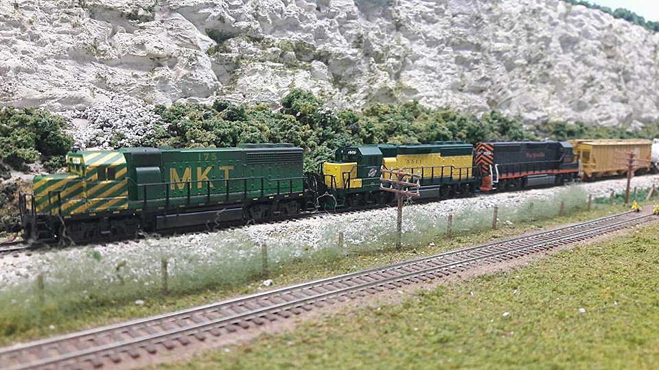 MKT-train-at-bluffs